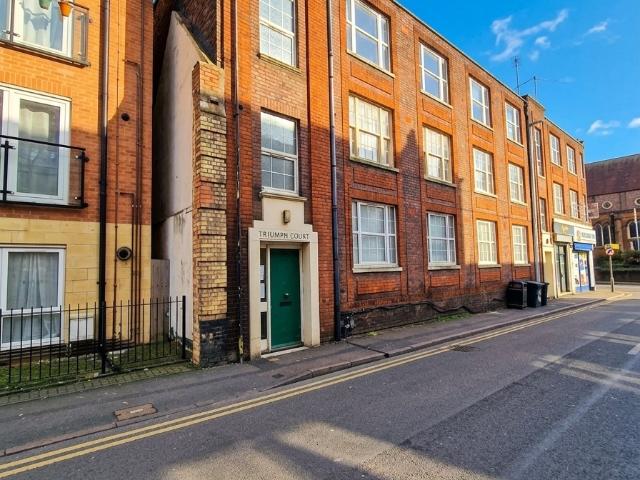 TWO BEDROOM TOP FLOOR FLAT AVAILABLE TO RENT LOCATED ON TRIUMPH COURT, UNION STREET IN LUTON2