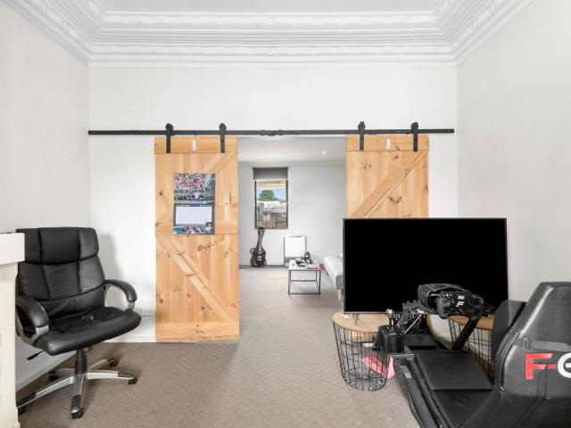 Two bedroom town house, close to schools, kindergartens, daycare and the CBD