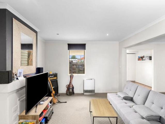 Two bedroom town house, close to schools, kindergartens, daycare and the CBD