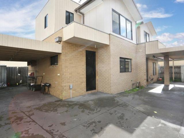 TWO BEDROOM TOWNHOUSE!