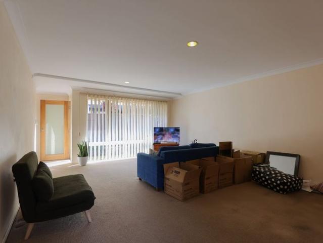 TWO BEDROOM TOWNHOUSE CLOSE TO THE OCEAN