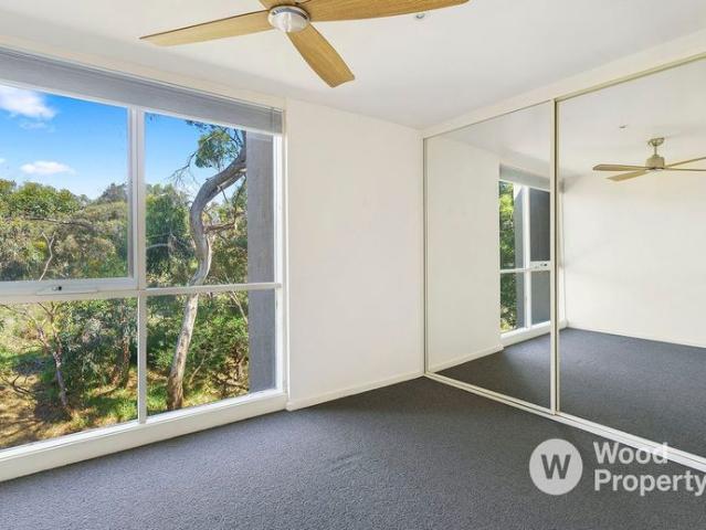 Two Bedroom Townhouse Backing Onto Merri Creek Parklands!