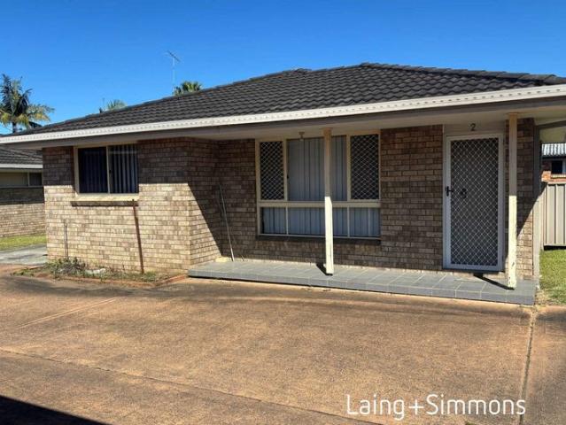 Two Bedroom Townhouse in Convenient Location
