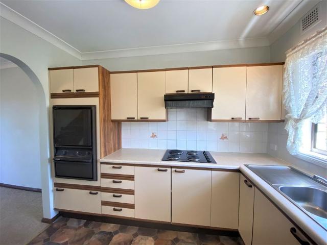 Two Bedroom Townhouse In Convenient Location!