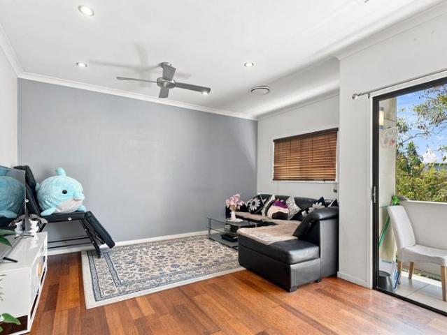 Two Bedroom Townhouse in Fitzgibbon!