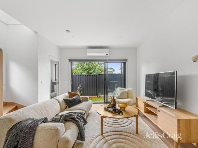 Two Bedroom Townhouse in Hadfield