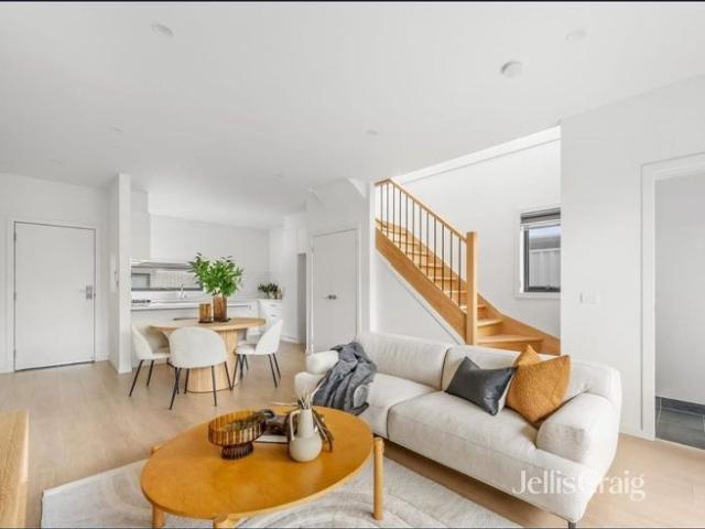 Two Bedroom Townhouse in Hadfield