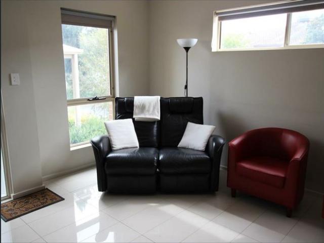 Two Bedroom Townhouse In Handy Location