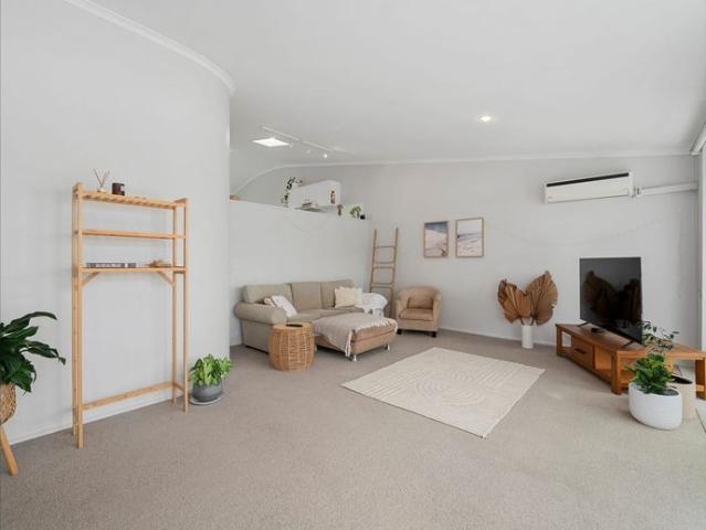 TWO BEDROOM TOWNHOUSE IN SUNNY SAWTELL