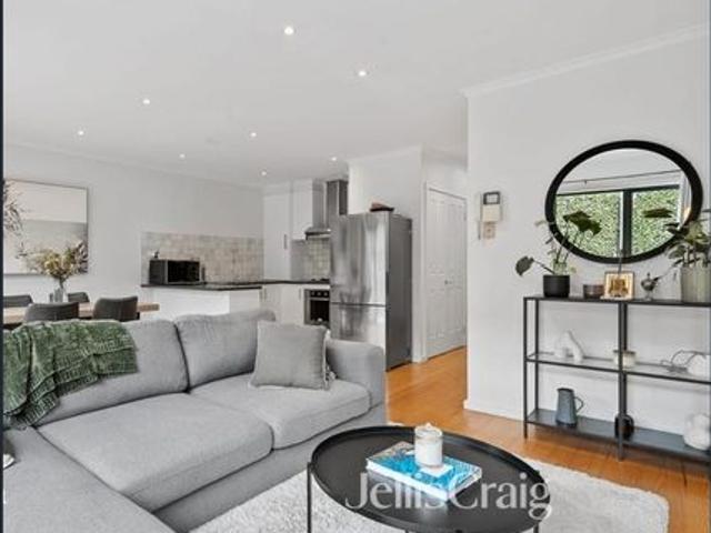 Two Bedroom Townhouse in Pascoe Vale