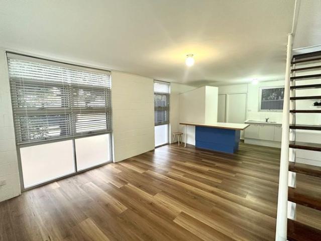 Two Bedroom Townhouse Style Unit in Convenient Broadbeach Location