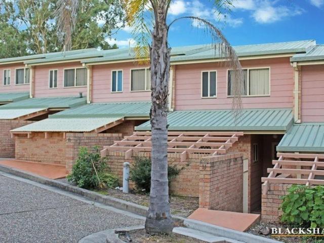 Two Bedroom Townhouse Walking Distance to Batemans Bay CBD