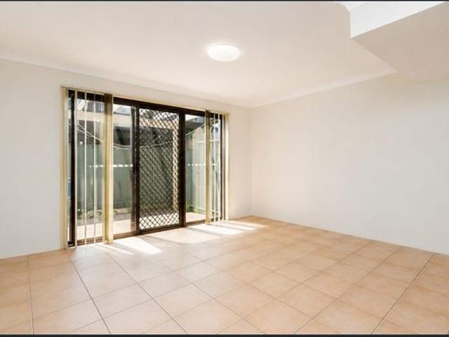 Two bedroom townhouse, with pool and tennis court in secure complex