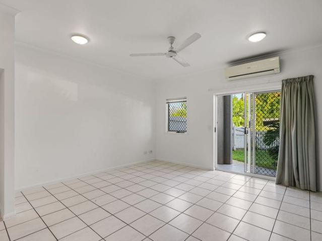 TWO BEDROOM TOWNHOUSE WITH PRIVATE COURTYARD
