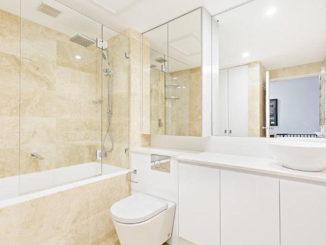 Two Bedroom Townhouse With Private Courtyard