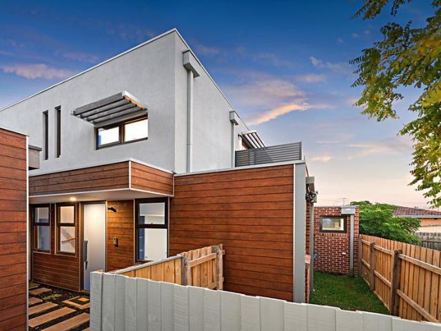 Two Bedroom Townhouse with Spectacular City Views