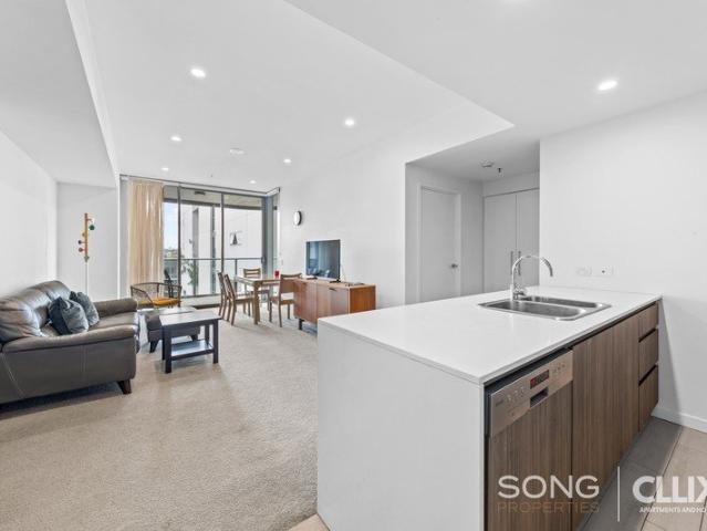 Two Bedroom, Two Bathroom and Carpark Apartment Offering Elevated Inner City Living in South Brisbane