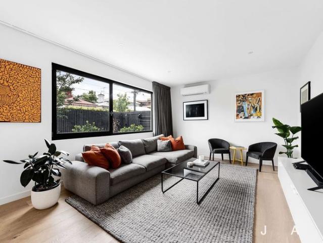 TWO BEDROOM, TWO BATHROOM LUXURY TOWNHOUSE