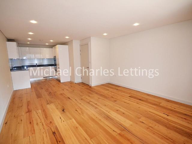 Two bedroom & Two bathroom property walking distance to Crouch End Broadway