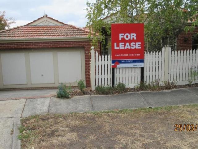 TWO BEDROOM,TWO BATHROOM TOWNHOUSE EASY ACCESS TO AMENITIES/TRANSPORT