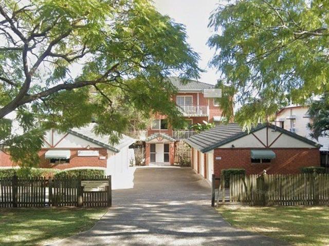 TWO BEDROOM + TWO BATHROOM UNIT IN THE HEART OF LUTWYCHE