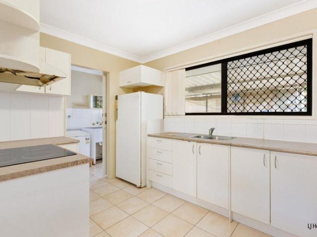 TWO BEDROOM UNFURNISHED DUPLEX WITH LARGE PRIVATE YARD