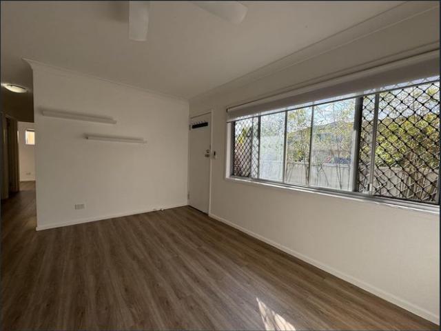 TWO BEDROOM UNIT METERS FROM THE BEACH