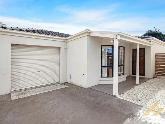 TWO BEDROOM UNIT MINUTES FROM TOWN