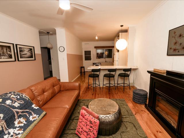 Two bedroom unit new bathroom. Recently updated. Courtyard and wifi included