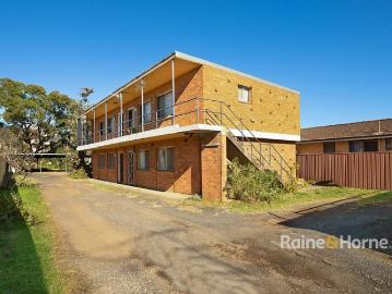 TWO BEDROOM UNIT CLOSE TO SHOPS