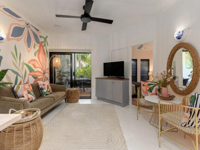 TWO BEDROOM UNIT CLOSE TO TOWN AND BEACH