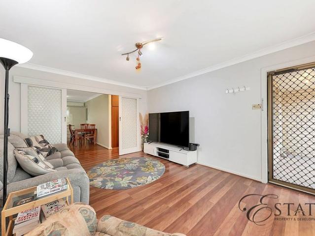 Two bedroom unit for rent within walking distance to Tea Tree Plaza