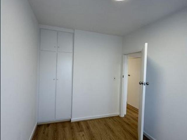 TWO BEDROOM UNIT – FRESHLY UPDATED – CONVENIENT KING STREET ACCESS