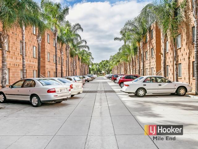 Two Bedroom Unit Great Location