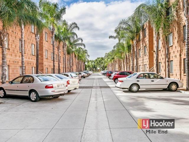 Two Bedroom Unit Great Location