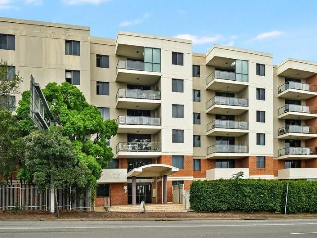 TWO BEDROOM UNIT HEART OF HURSTVILLE LOCK UP GARAGE!