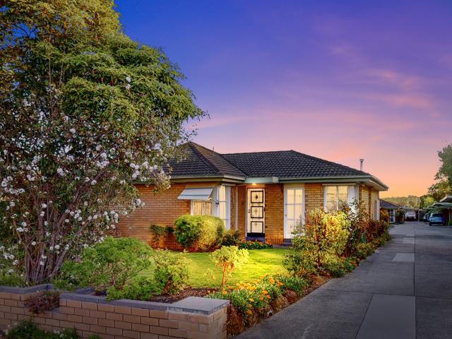 Two Bedroom Unit in a Prime Glen Iris Location