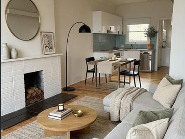 TWO BEDROOM UNIT IN A PRIME EAST GEELONG LOCATION