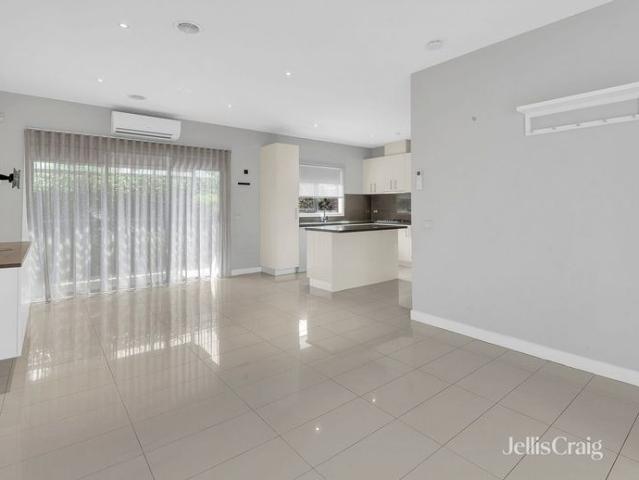 Two Bedroom Unit in Altona
