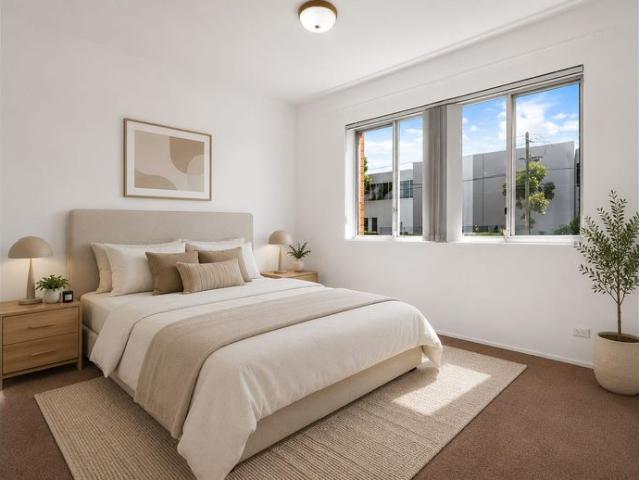 Two Bedroom Unit in an Unbeatable Location!
