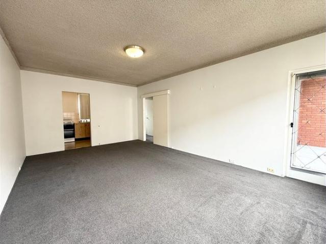 Two Bedroom Unit in Beach side Location!