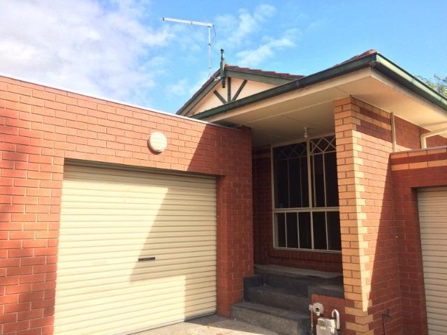 Two Bedroom Unit in Convenient Greensborough Location