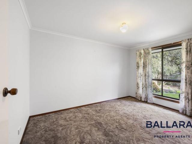 Two Bedroom Unit in Convenient Delacombe Location