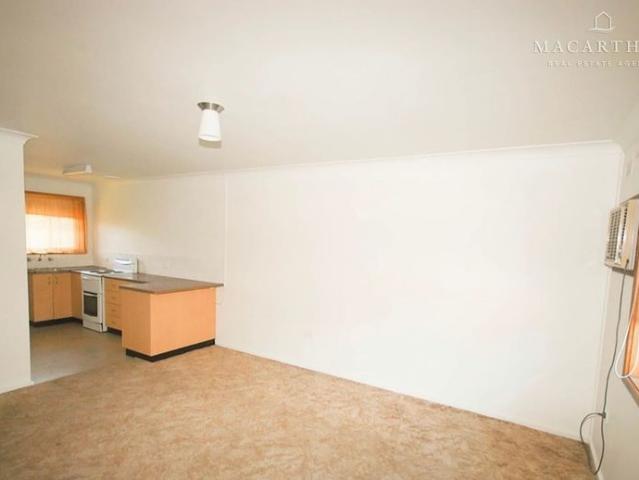 Two Bedroom Unit in Convenient Location