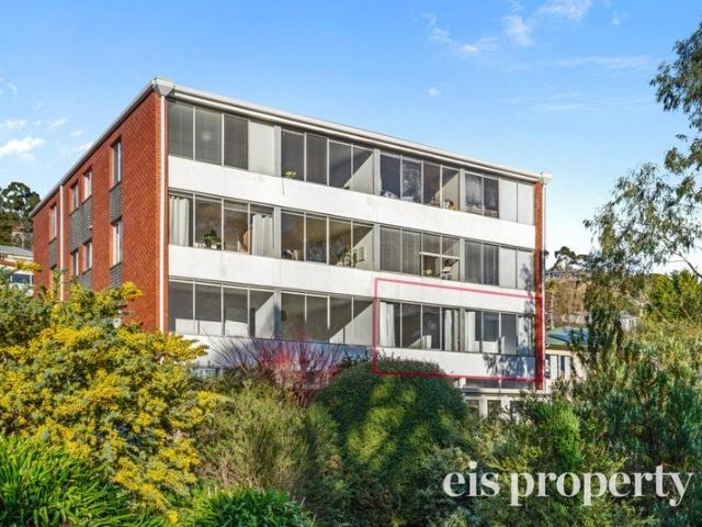 Two Bedroom Unit In Convenient Location