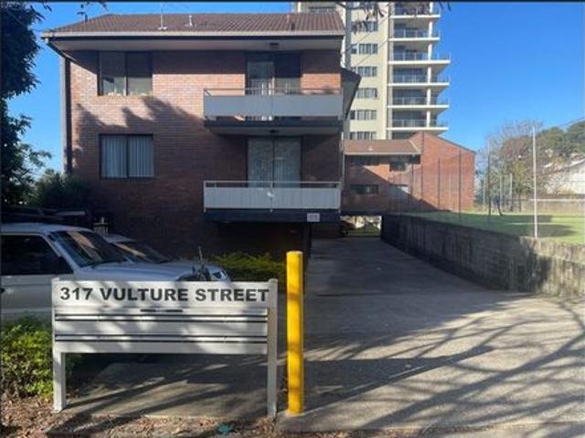 TWO BEDROOM UNIT IN EXCELLENT LOCATION