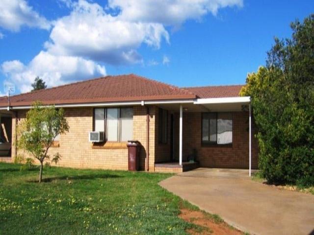 TWO BEDROOM UNIT IN EAST DUBBO WITH A CARPORT