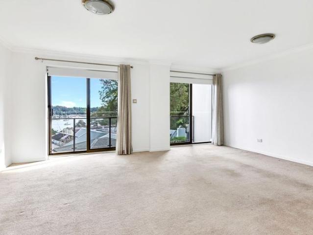 TWO BEDROOM UNIT IN GREAT LOCATION WITH VIEWS!