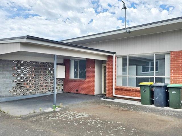 Two bedroom unit in great location