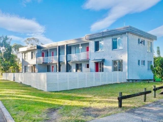 Two bedroom Unit In Handy Location !